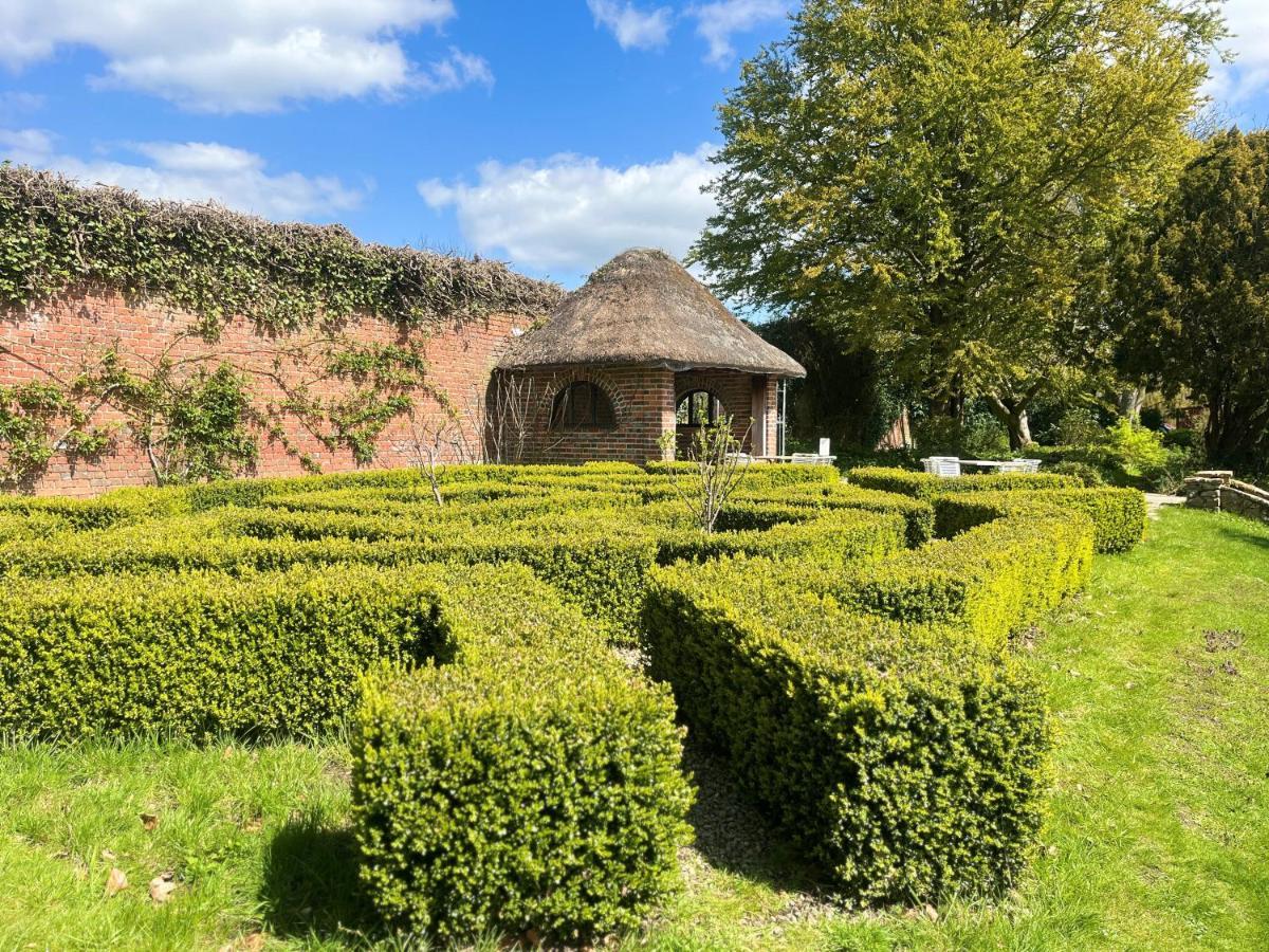 Отель The Retreat, Elcot Park Ньюбери Экстерьер фото